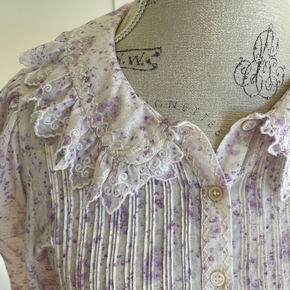 Dôen Lace Collar Floral Blouse - Picture 2 of 5